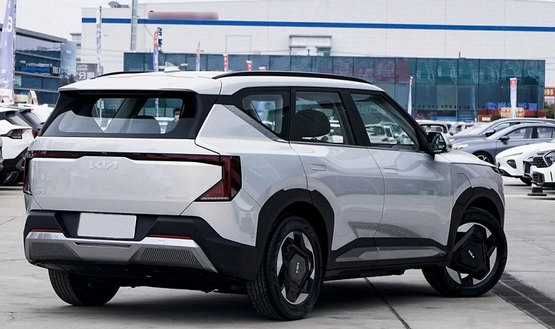 &laquo;Машина в Набережных Челнах, можете приехать потрогать&raquo;. Новейший кроссовер Kia EV5 уже можно купить в России &mdash; он дешевле &laquo;Москвича 3е&raquo;